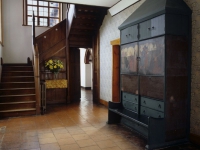 02-red-house-interior