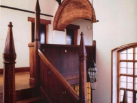 03-red_house_stairs